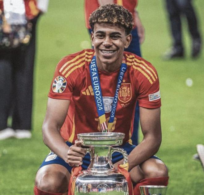 贾洛：尼科有机会赢得金球奖；维尼修斯很强但更喜欢罗德里戈