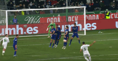 欧文突破防守连续得分