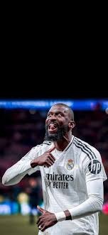 已与奥格斯堡足球俱乐部达成全面协议。这名25岁的中后卫将以六个月租借形式加盟。