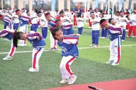 中国女子冰壶队8-7绝杀瑞典 时隔14年重返世锦赛半决赛